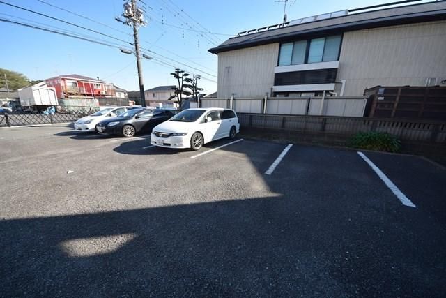 【大和市上草柳のマンションの駐車場】