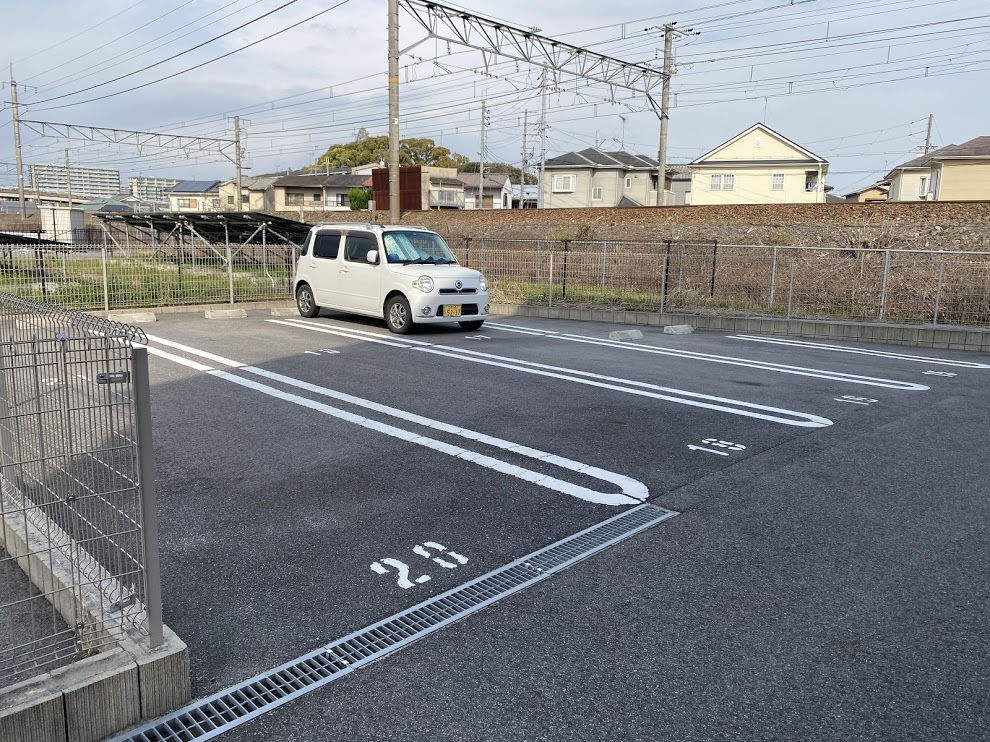 【セレンディピティ矢倉の駐車場】