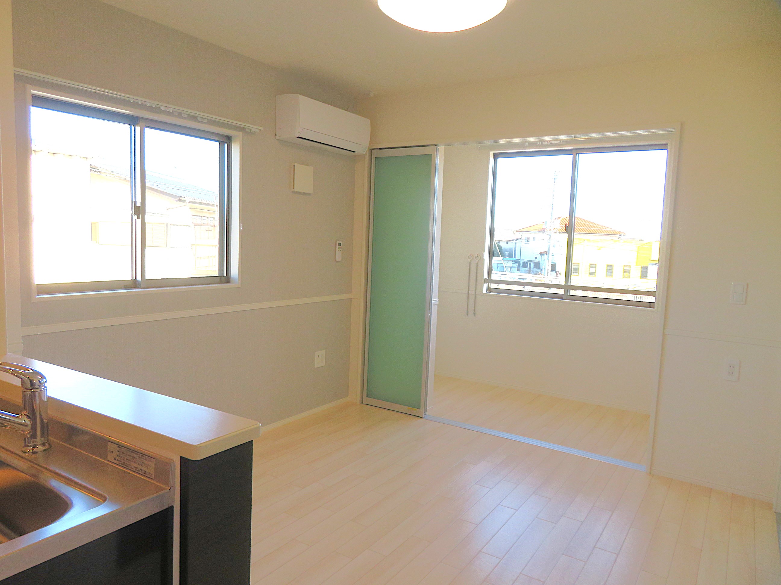 居室・リビング　南面リビングで日当たり良好です◎