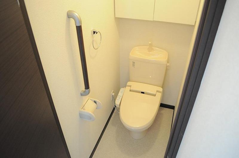 トイレ　温水洗浄便座付きトイレ