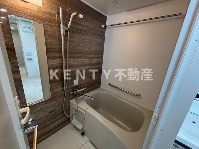 バス・シャワールーム　落ち着いた空間のお風呂です