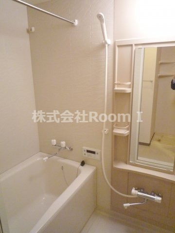 バス・シャワールーム　落ち着いた空間のお風呂です