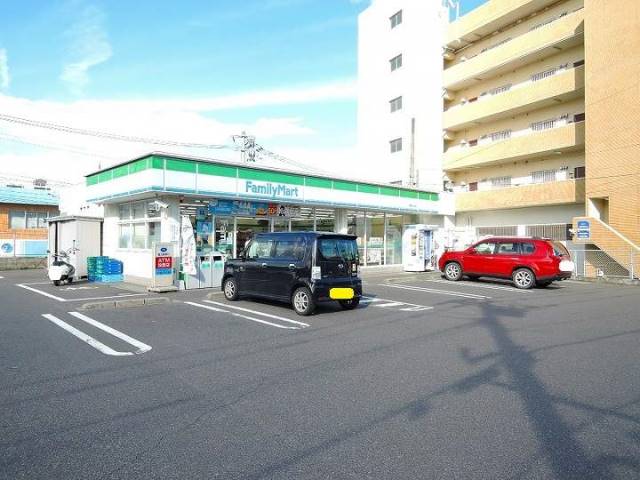 コンビニ　ファミリーマート紫原中央店（コンビニ）まで130m