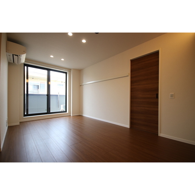 居室・リビング　建築中のお写真となります。