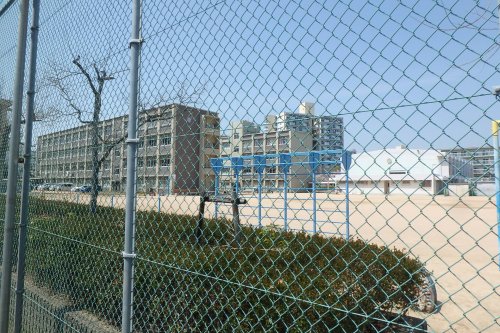 小学校　神戸市立竜が台小学校（小学校）まで721m