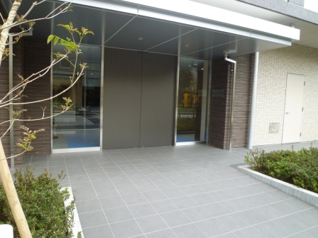 エントランス　ゆとりのあるエントランスです