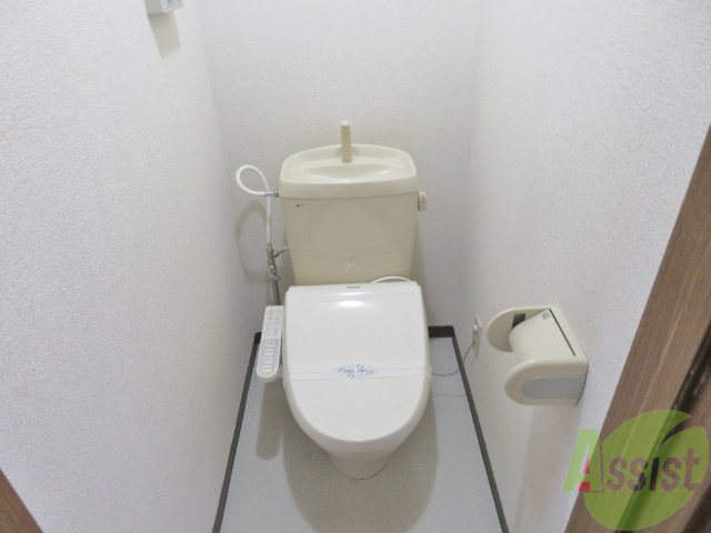 トイレ　トイレはウォシュレット付きです。便利ですよね。