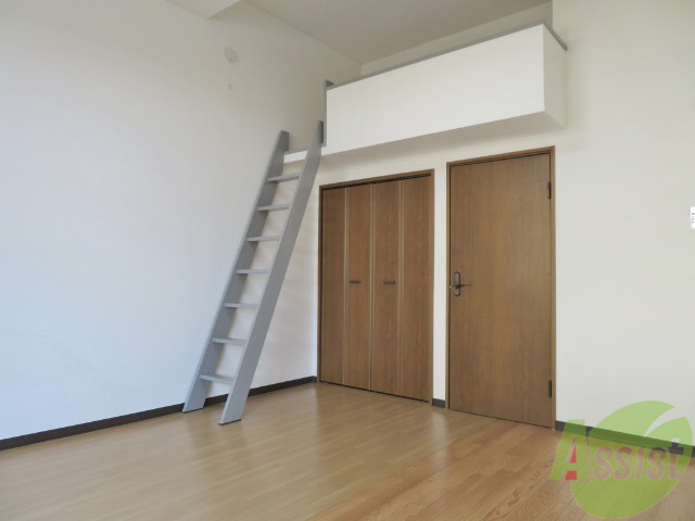 収納　クローゼットはこちらにありました。ロフトの下部分ですね。