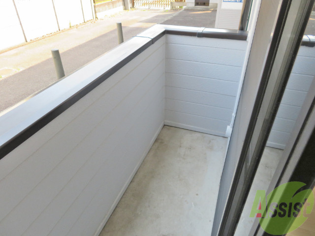 バルコニー　バルコニー。幅もあり、充分な広さがありました。