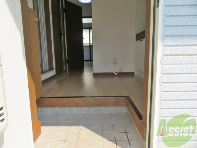 玄関　玄関を開けての目線です。動線になりますね。