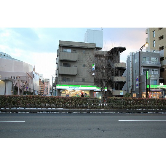 コンビニ　ファミリーマート榴岡五丁目店（コンビニ）まで274m