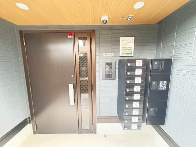 エントランス　オートロック、宅配ボックスもございます。