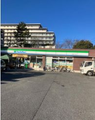 コンビニ　ファミリーマート赤羽西六丁目店（コンビニ）まで374m
