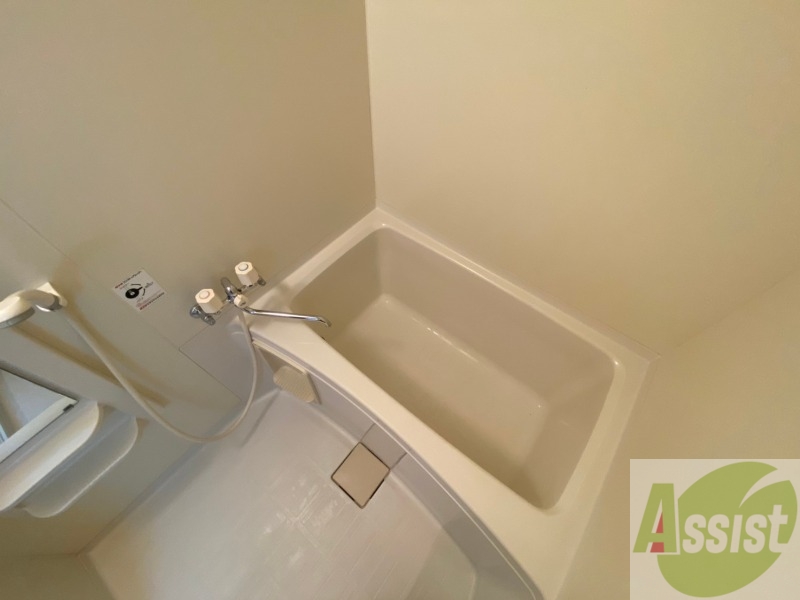 バス・シャワールーム　バスルームはこちらです。広々としてゆったり休めます。