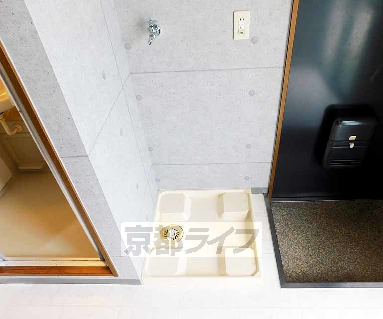 その他設備　室内に洗濯機を置くスペースがございます。