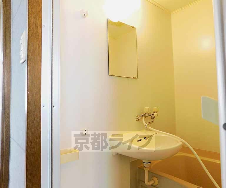 洗面設備　シンプルな洗面台です！