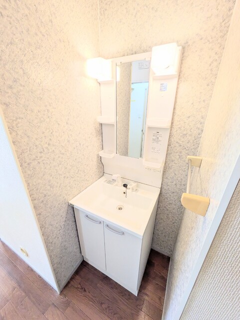 洗面設備　※クリーニング前写真