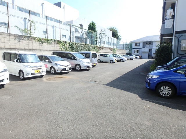 駐車場　★敷地内駐車場★（有料・要空き確認）