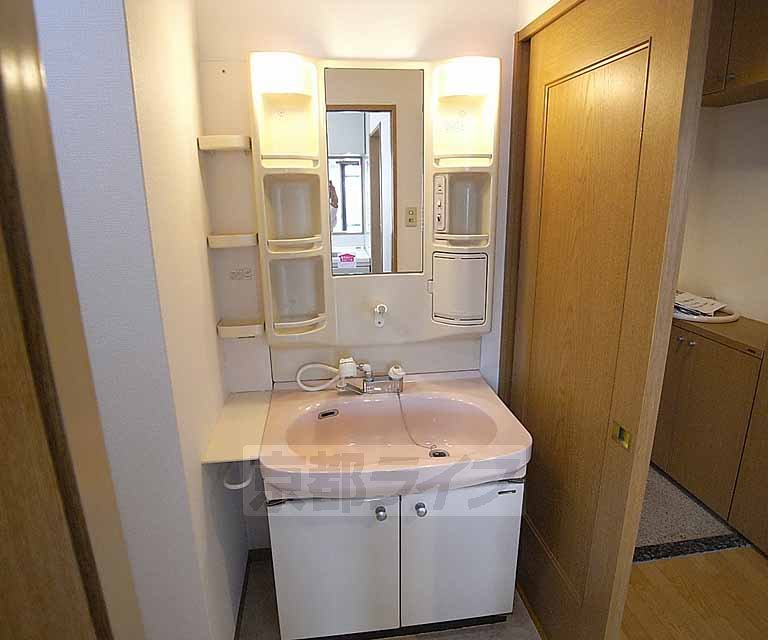 洗面設備　便利なシャンプードッレッサー。