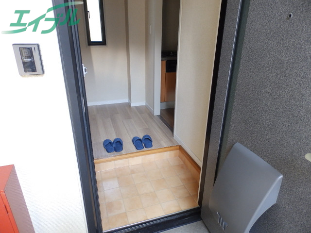 玄関　同物件別部屋のお写真です。
