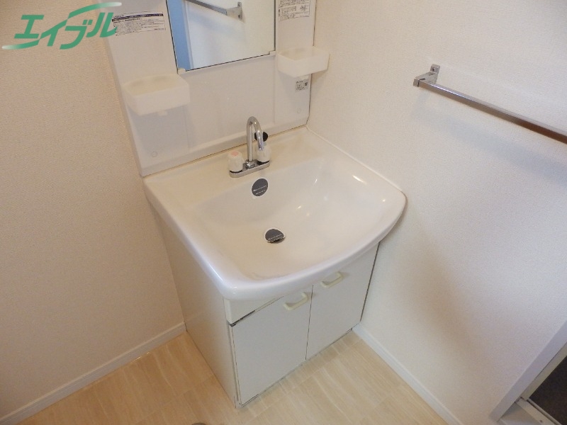 洗面設備　同物件別部屋のお写真です。