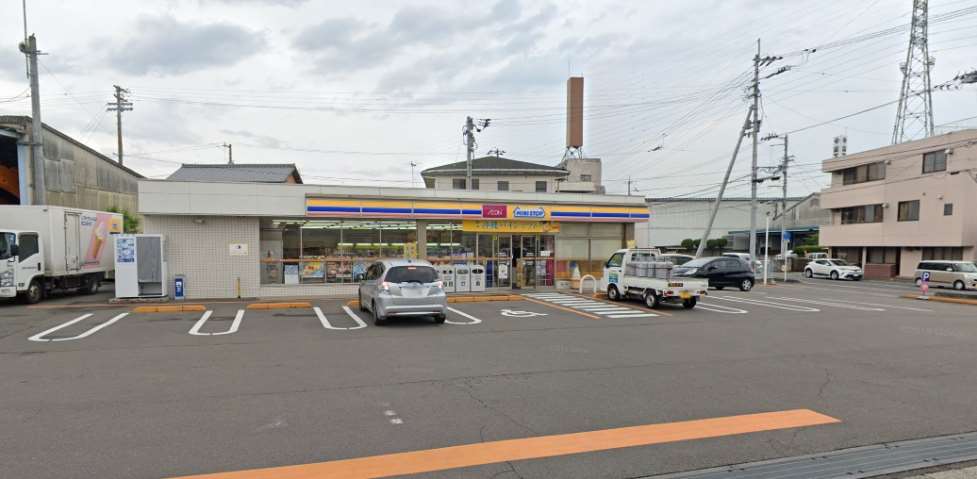 コンビニ　ミニストップ（コンビニ）まで828m