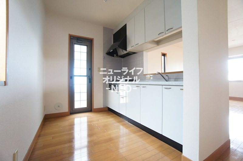 キッチン　ご家族との会話が弾むカウンター付き対面式キッチン。