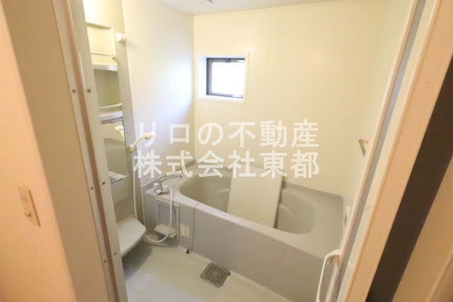 バス・シャワールーム　間取り反転タイプの浴室の写真です。