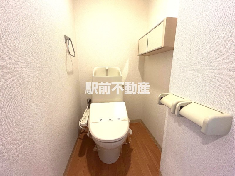 トイレ　温水洗浄便座ついてます＾＾