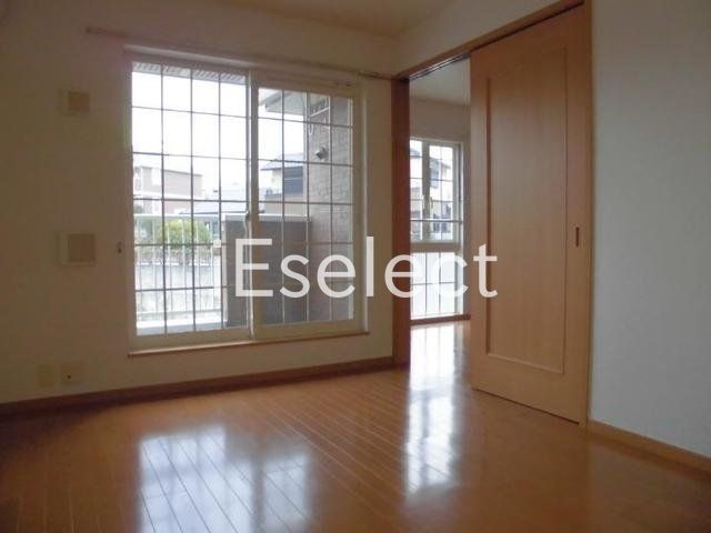 居室・リビング　広々開放的なリビングです♪