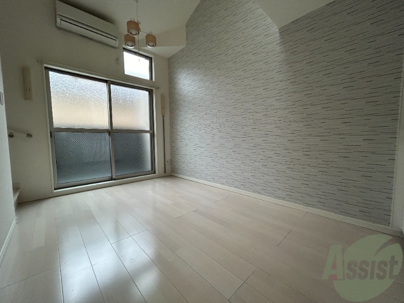 居室・リビング　こちらはリビングです。ベランダ窓からの日差しが良く入ります。