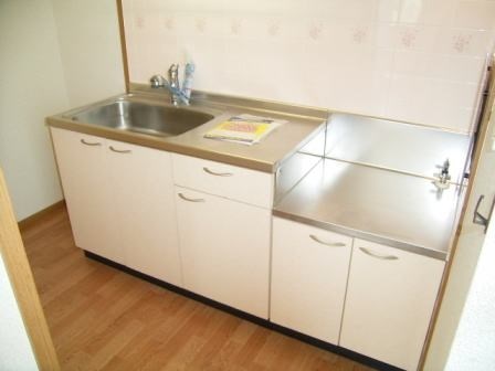 キッチン　オープンキッチンはスペースが広くとれるので調理しやすい！