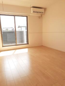 居室・リビング　室内