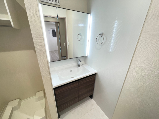 洗面設備　独立洗面台付きです