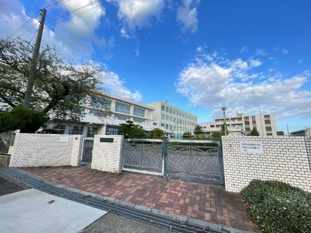 中学校　名古屋市立一柳中学校（中学校）まで480m