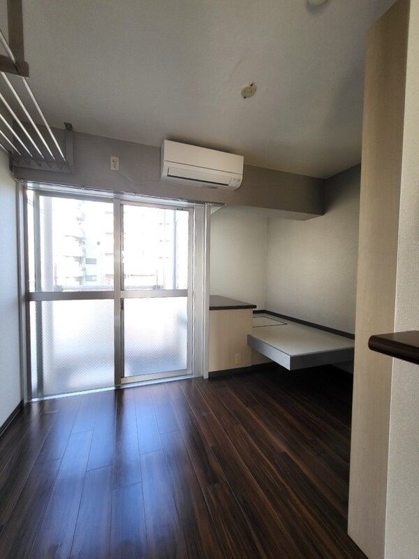 居室・リビング　☆明るい洋室☆