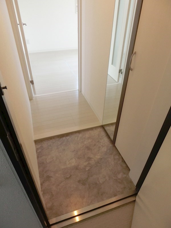 玄関　※同物件参考写真