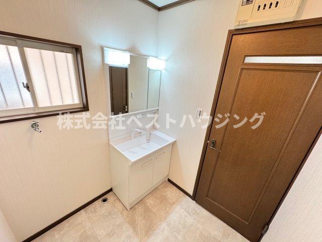 洗面設備　シャワー付き洗面化粧台（新設）