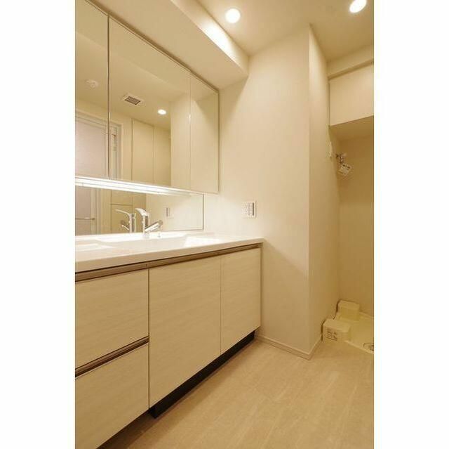 洗面設備　コンパクトで使いやすい洗面所