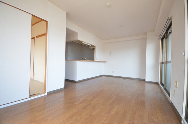 居室・リビング　同物件、別号室