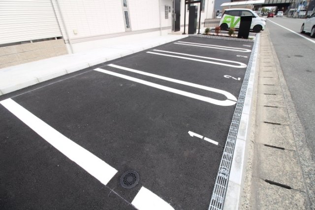 駐車場　駐車場