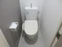 トイレ　トイレは温水洗浄便座付きで快適ですよ。