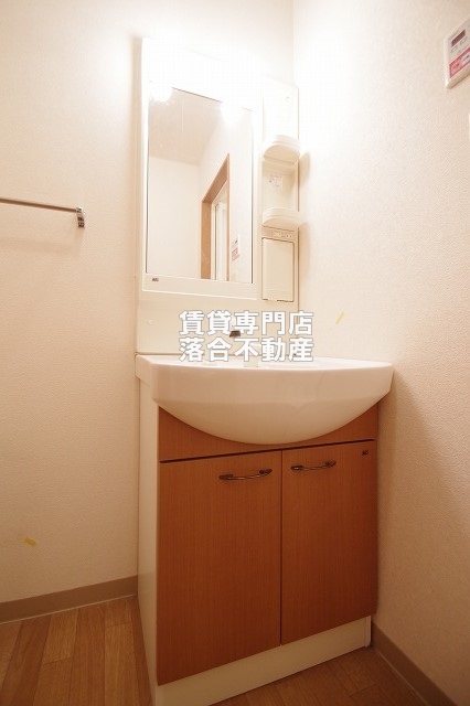 洗面設備　独立洗面化粧台付き