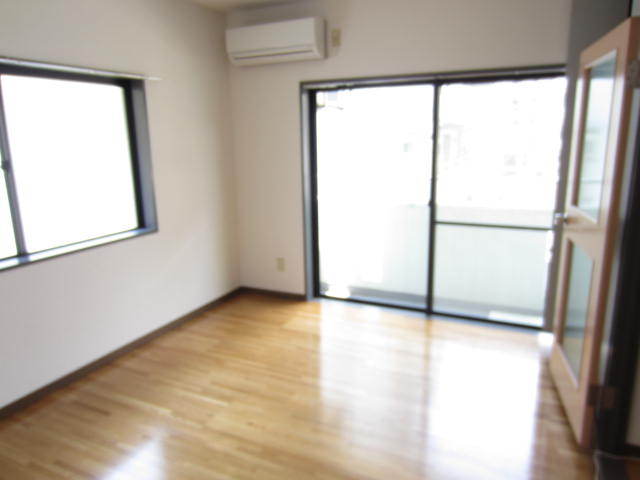 居室・リビング　フローリングのお部屋です