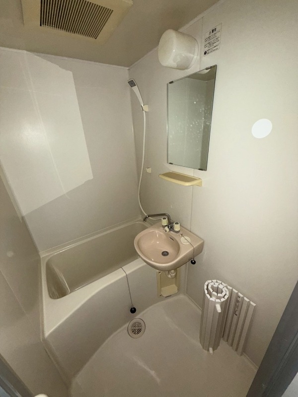 バス・シャワールーム　他号室の写真になります。