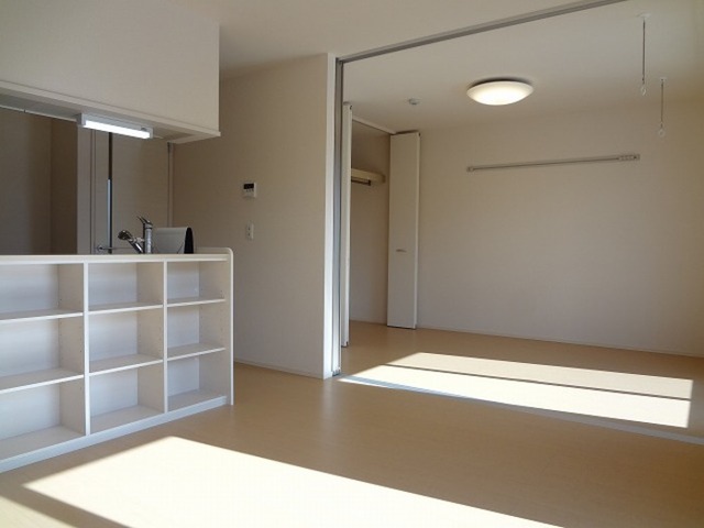 居室・リビング　★ＬＤＫ１０．７帖　★洋室６帖