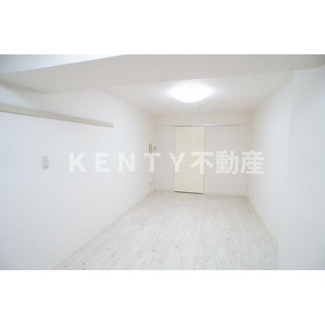 その他部屋・スペース　開放的な寝室です