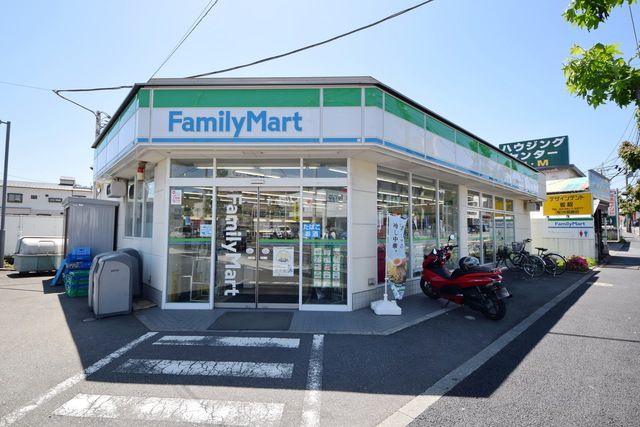 コンビニ　ファミリーマート世田谷喜多見店（コンビニ）まで600m