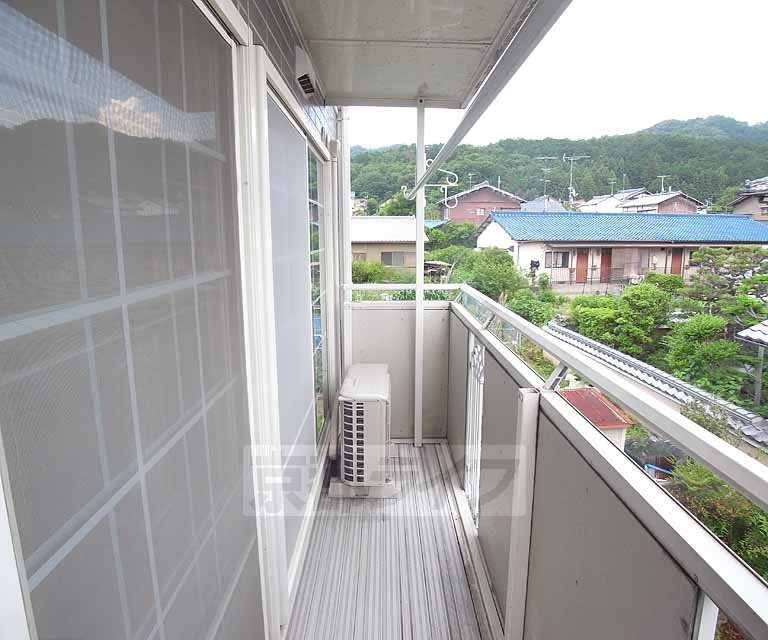 バルコニー　Ａ棟は南向き、Ｂ棟は東向きのバルコニーです。