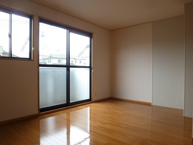 居室・リビング　写真は別号室です